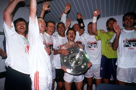Borussia Dortmund feiert die Deutsche Meisterschaft 2001/02. Foto: Imago Images / Kosecki